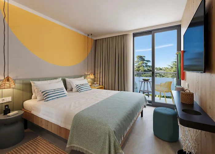 Sunny By Valamar 4* 波雷奇